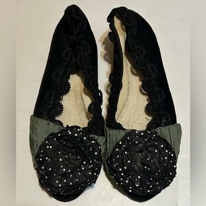 Black and Green Women's Shoes with Floral Detail